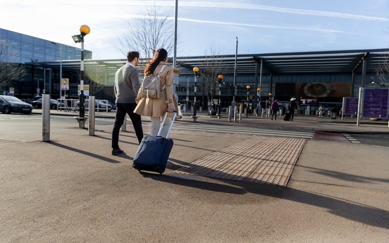 Kako da se prevezete od i do aerodroma Schiphol u Amsterdamu