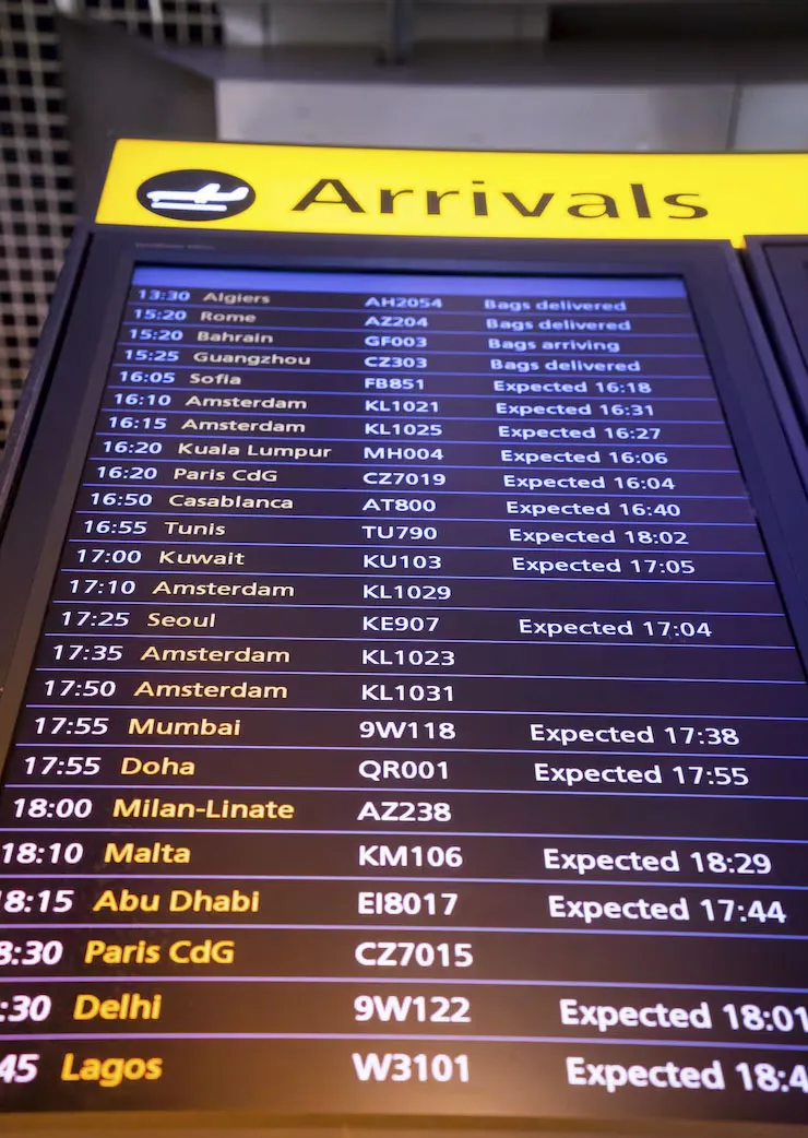 Ekran na aerodromu sa redom letenja aviona